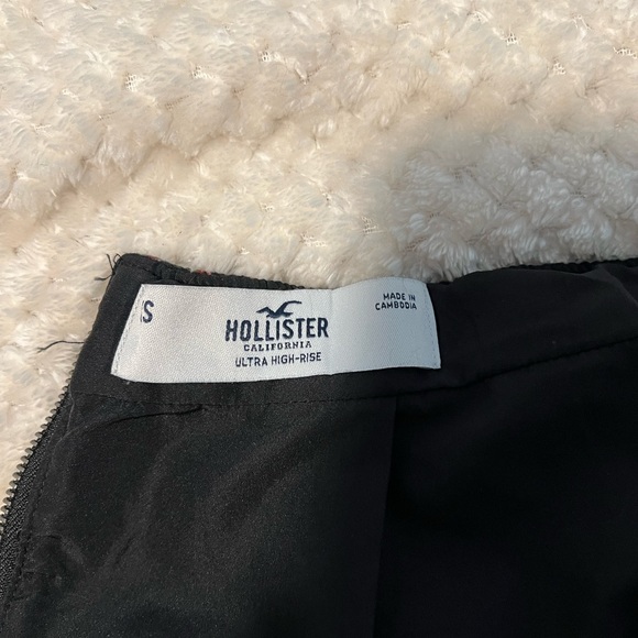 Plaid Skirt with a slit - Picture 3 of 3